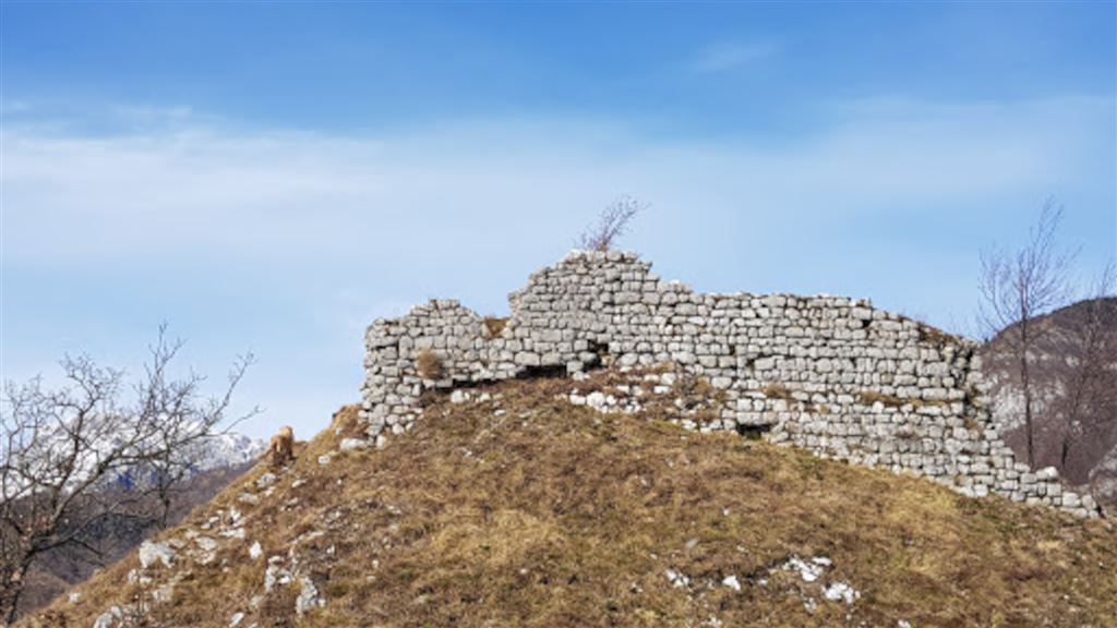 RAO.  Il castello di Montereale