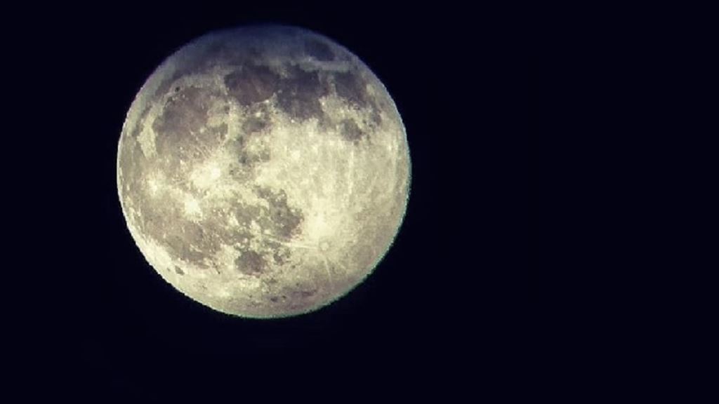 Spunta la Luna dal monte.